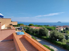 Monolocale con terrazzo vista mare Cavo